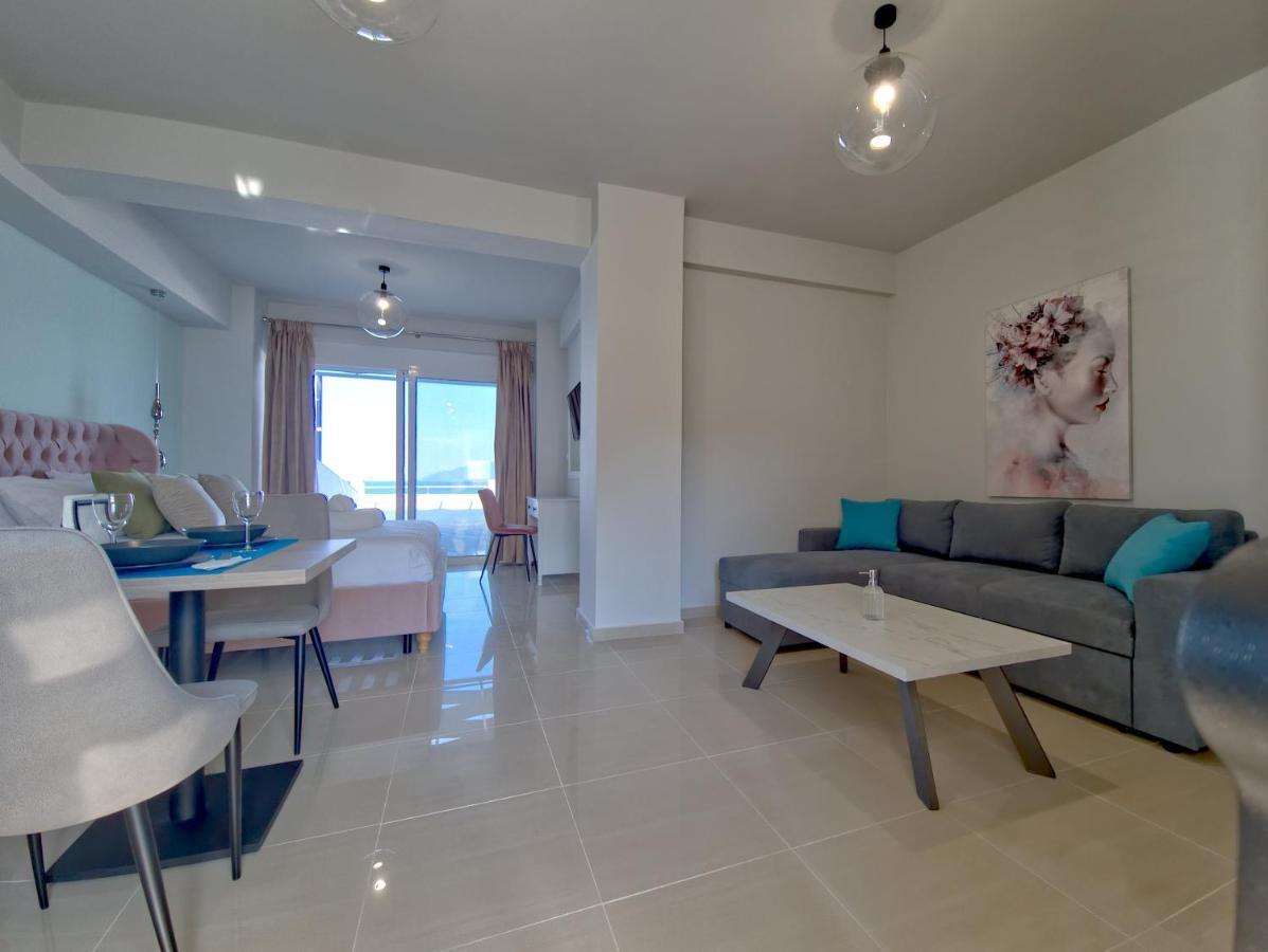 Epipleon Luxury -106- 40τμ με βεράντα 45τμ μπροστά στην θάλασσα