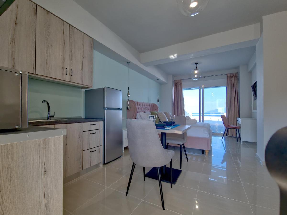 Epipleon Luxury -106- 40τμ με βεράντα 45τμ μπροστά στην θάλασσα Apartment